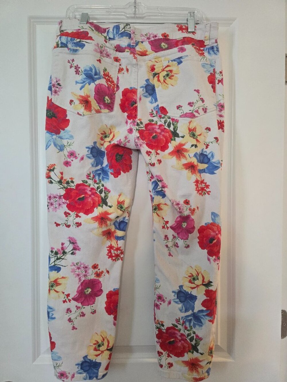 Flowered jeans that come just above the ankles